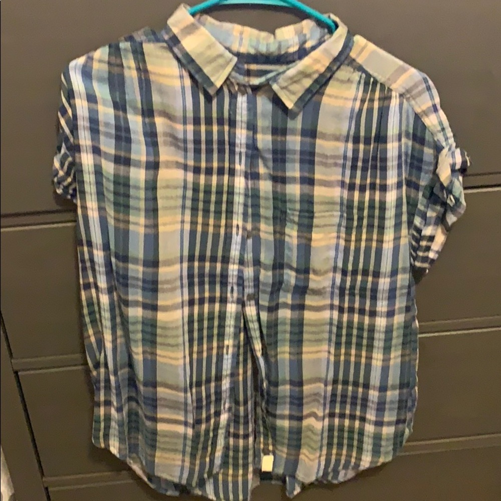 Short sleeve plaid button down